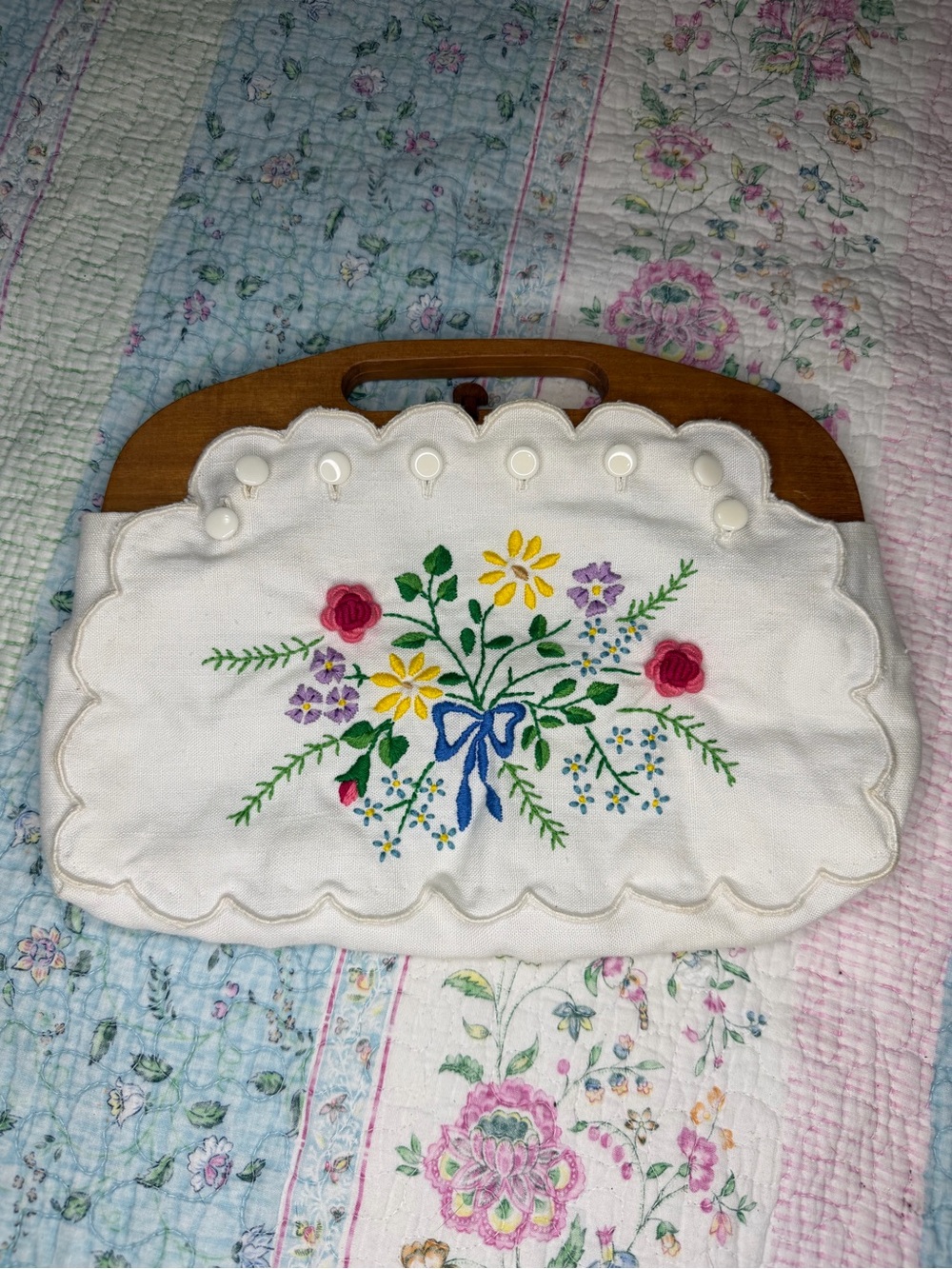 VTG 60s/70s Linen Floral Embroidered Bermuda Bag Clutch Wooden Handle Boho Hippy
